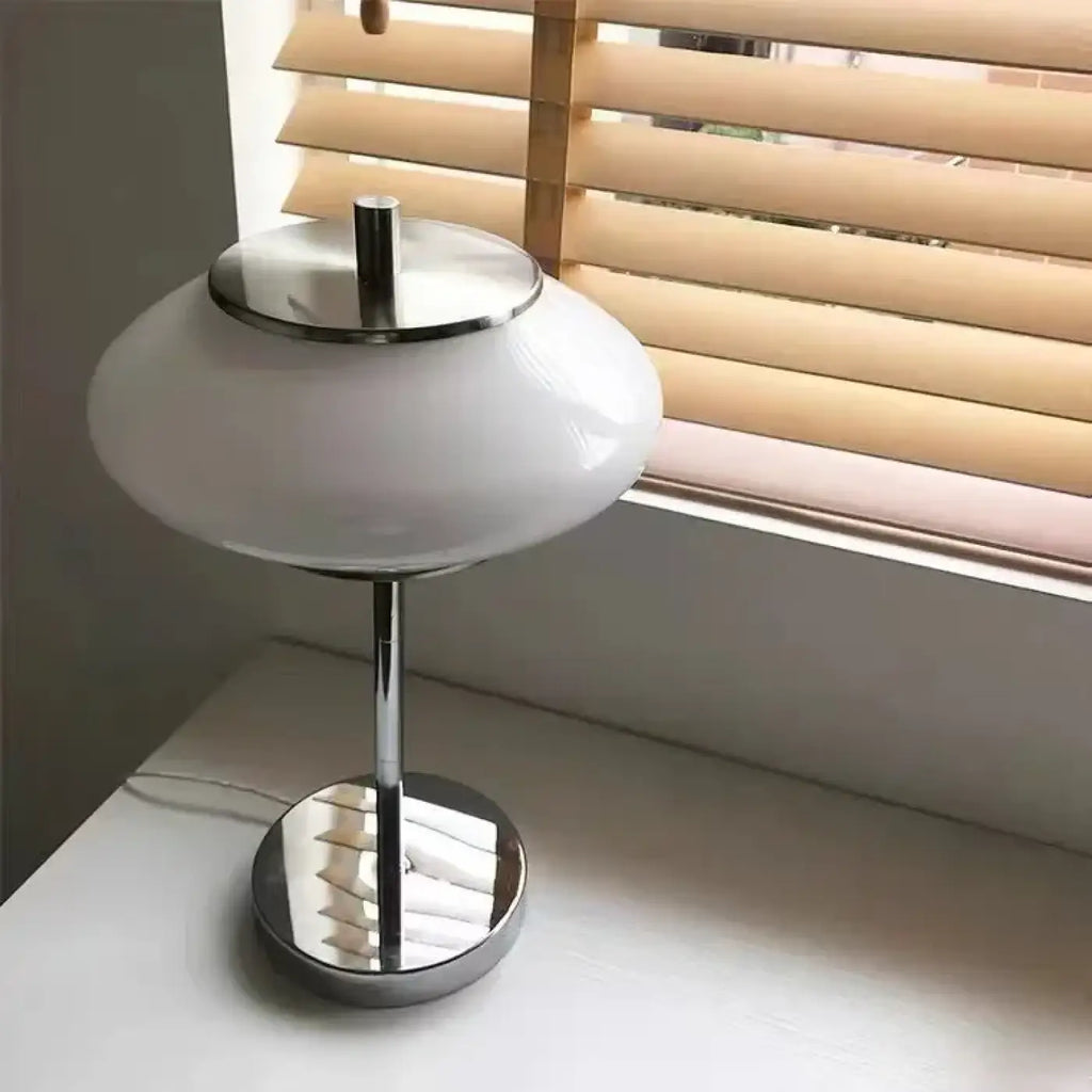 Lampe à poser vintage, large abat-jour en verre blanc