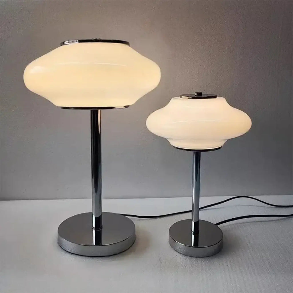 Lampe à poser vintage, large abat-jour en verre blanc