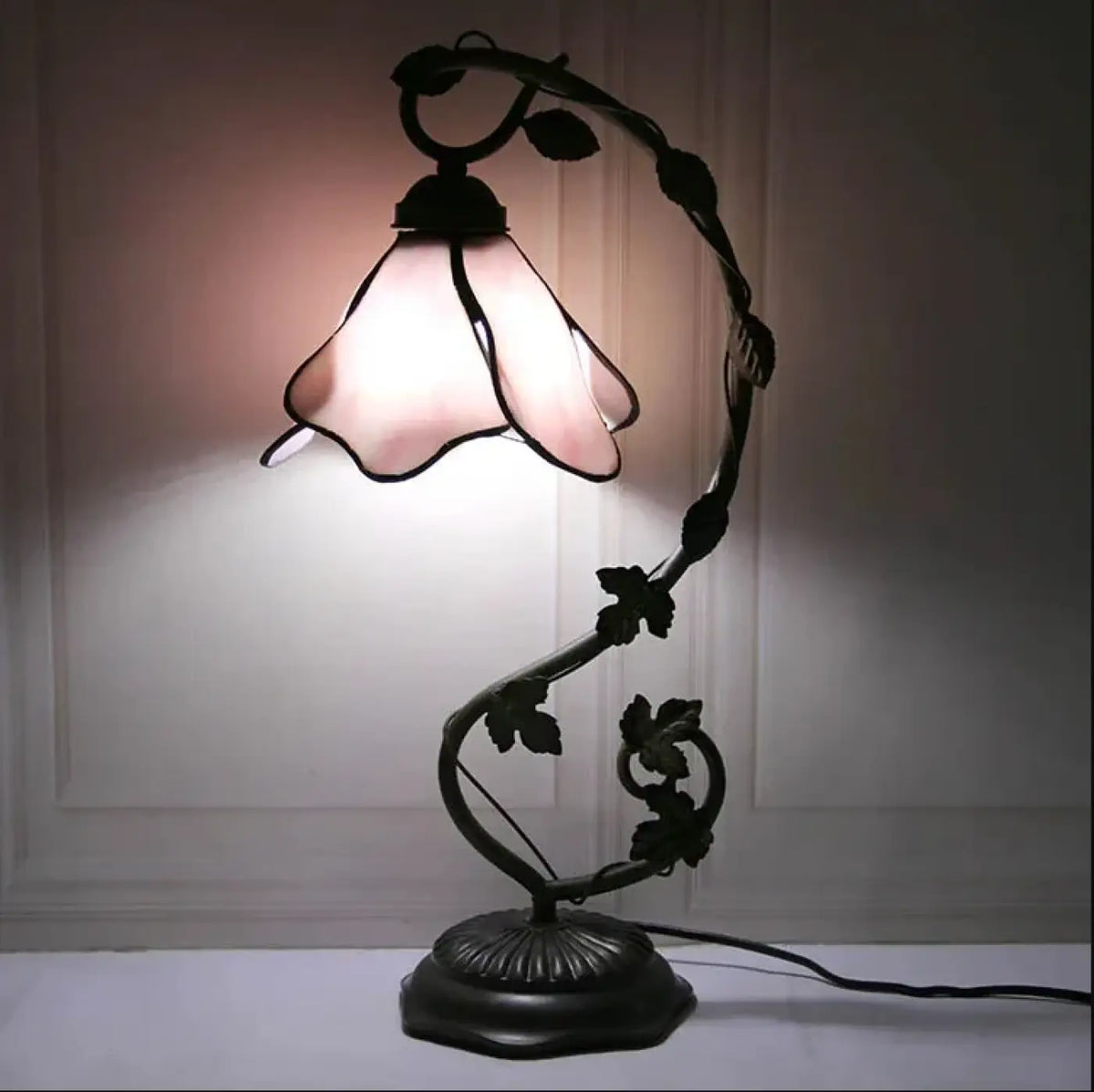 Lampe fleur à poser en verre dépoli, bleu ou rose, rose