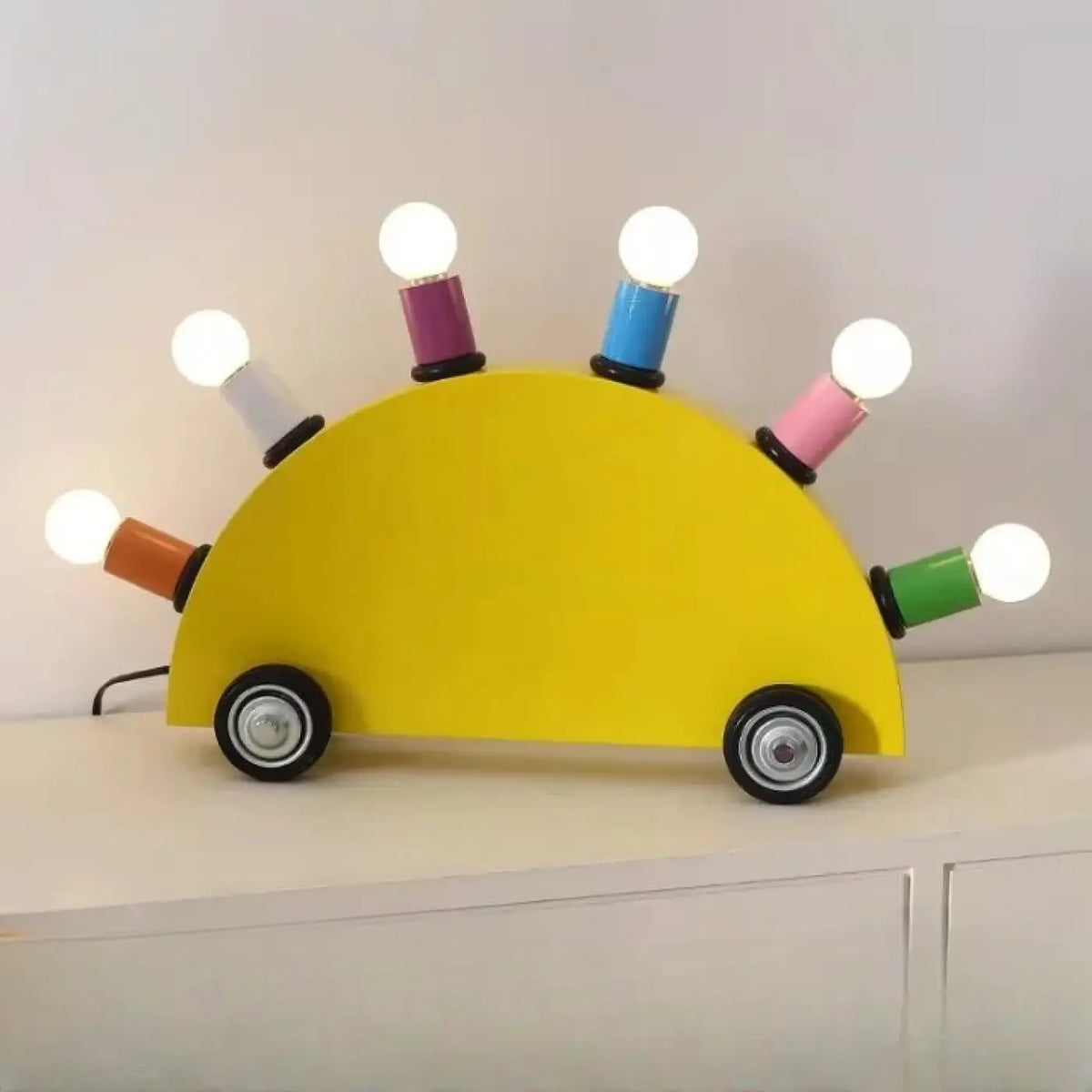 Lampe à poser en forme de voiture, ampoules colorées, jaune