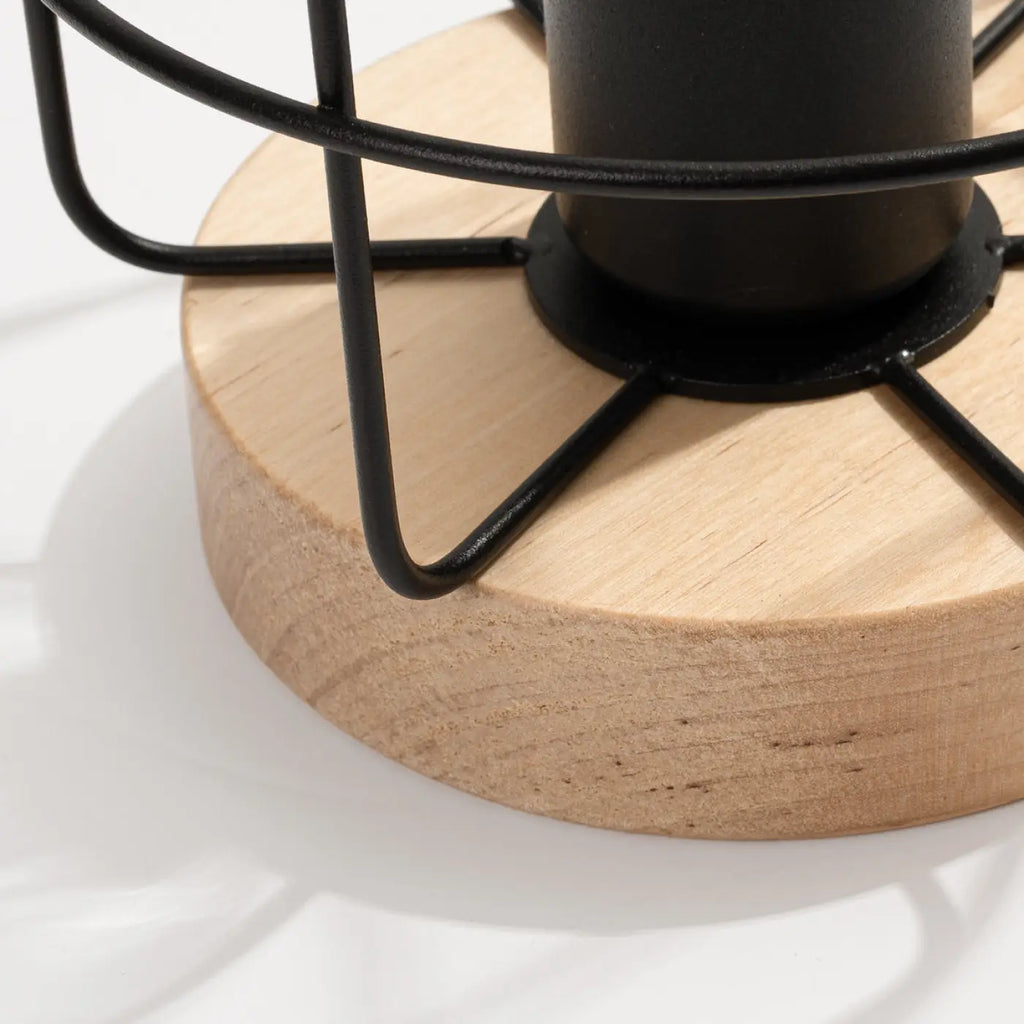 Lampe de table cage en acier noir sur socle en bois