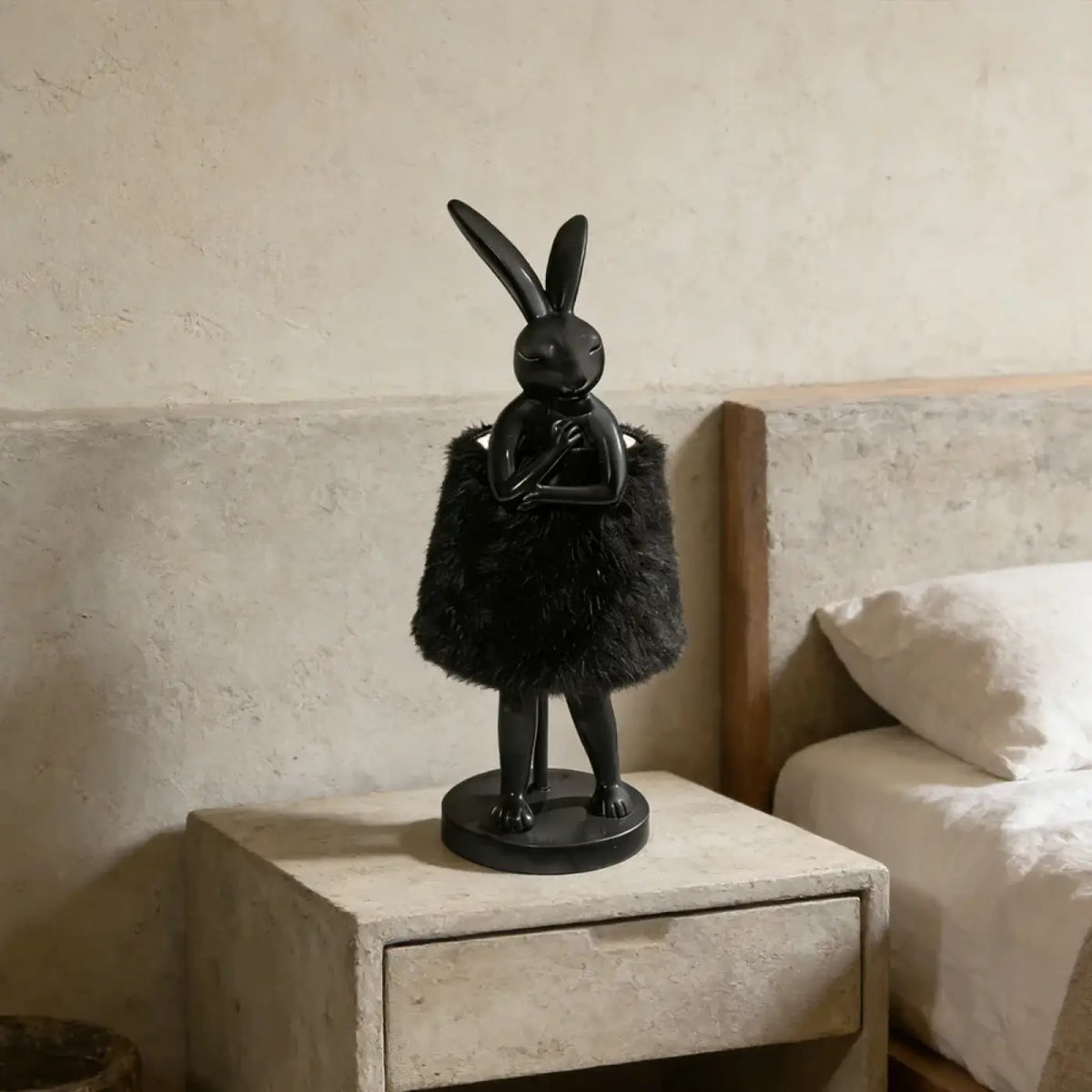 Lampe lapin en robe duveteuse, style contemporain