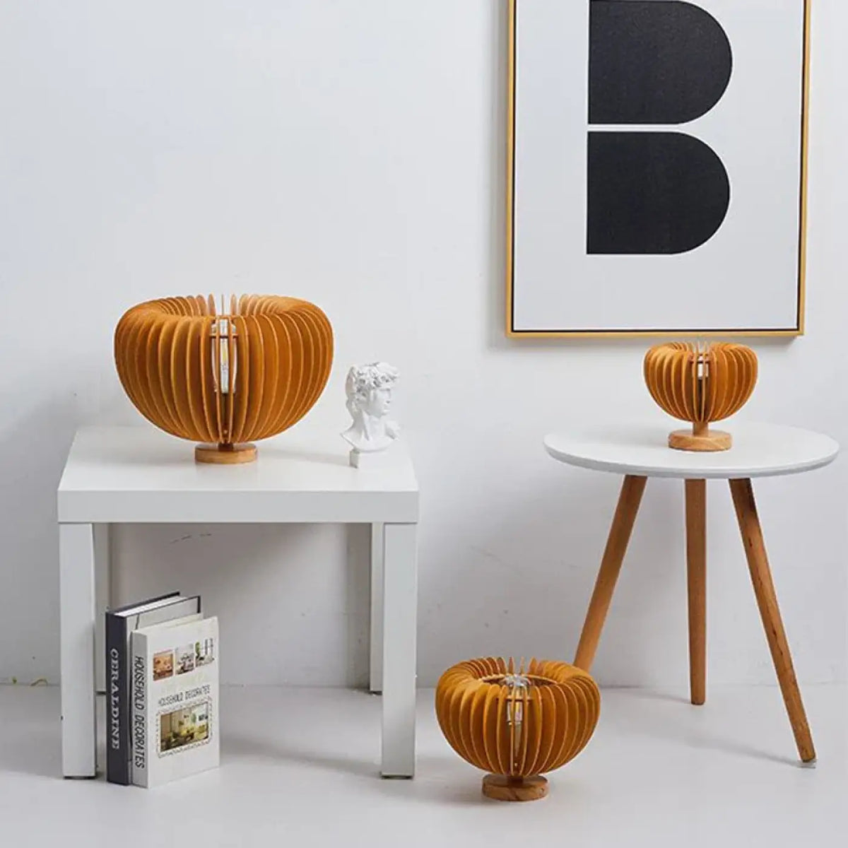 Lampe de table en bois aux formes organiques