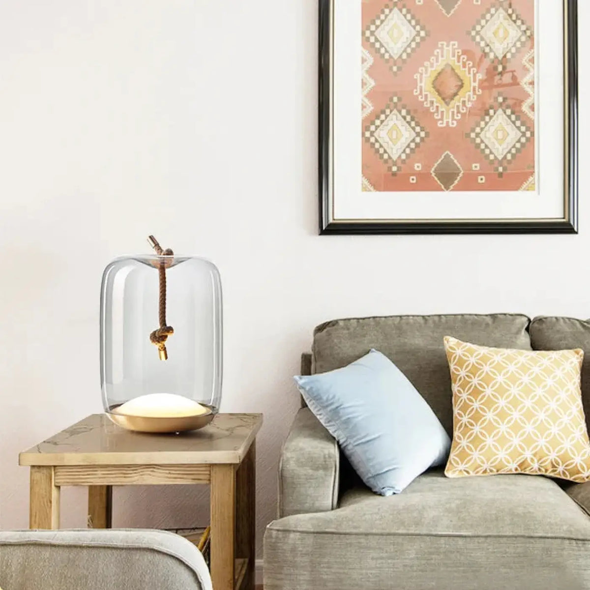 Lampe de table sous cloche de verre, détails en corde