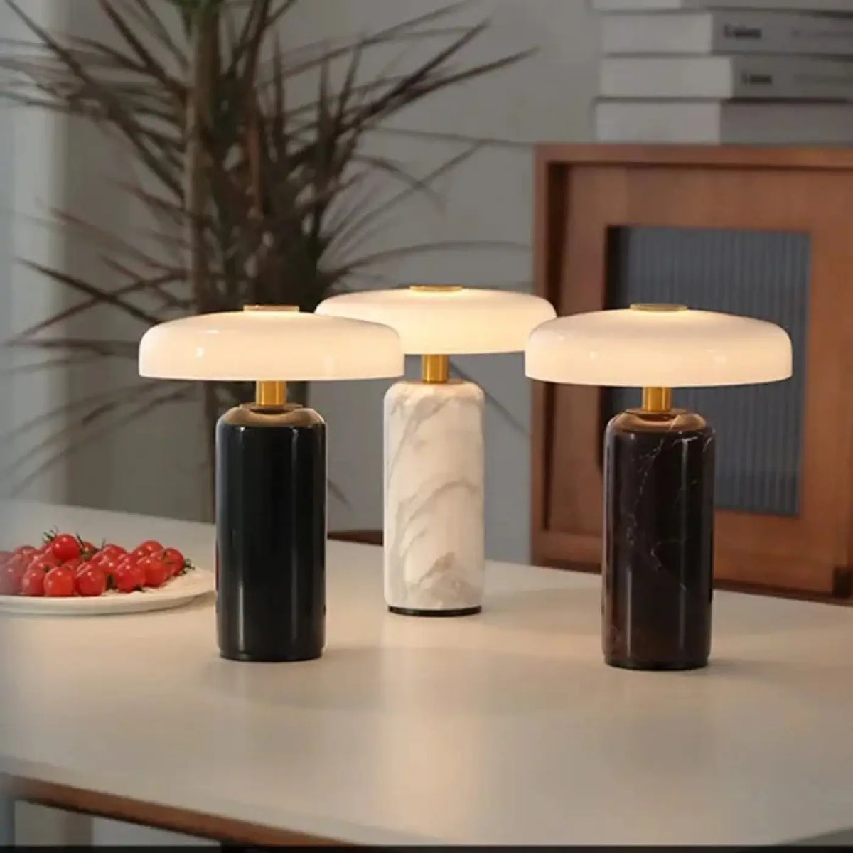 Lampe à poser minimaliste à base en marbre, noir, blanc ou rouge