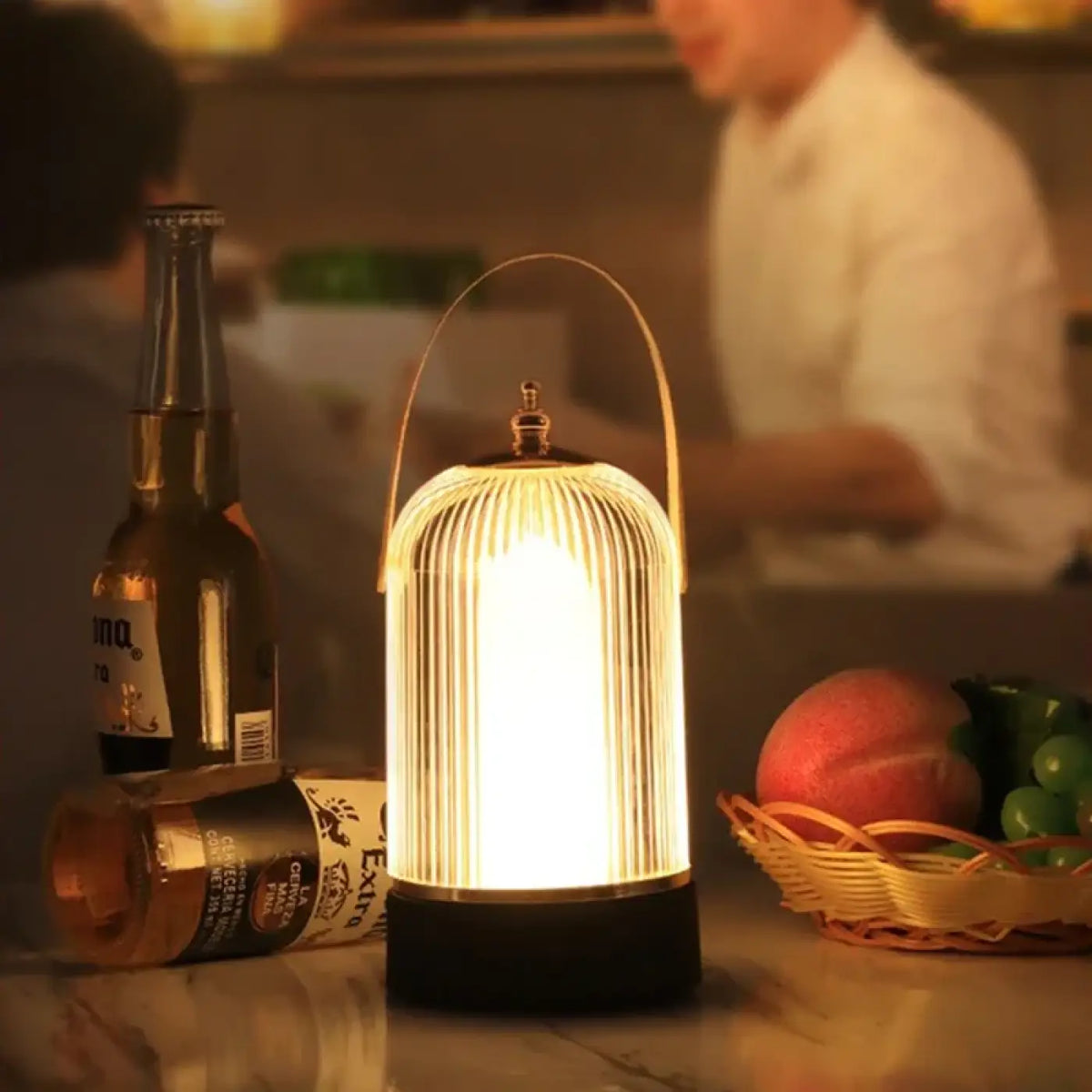 Lampe de table moderne au style lanterne