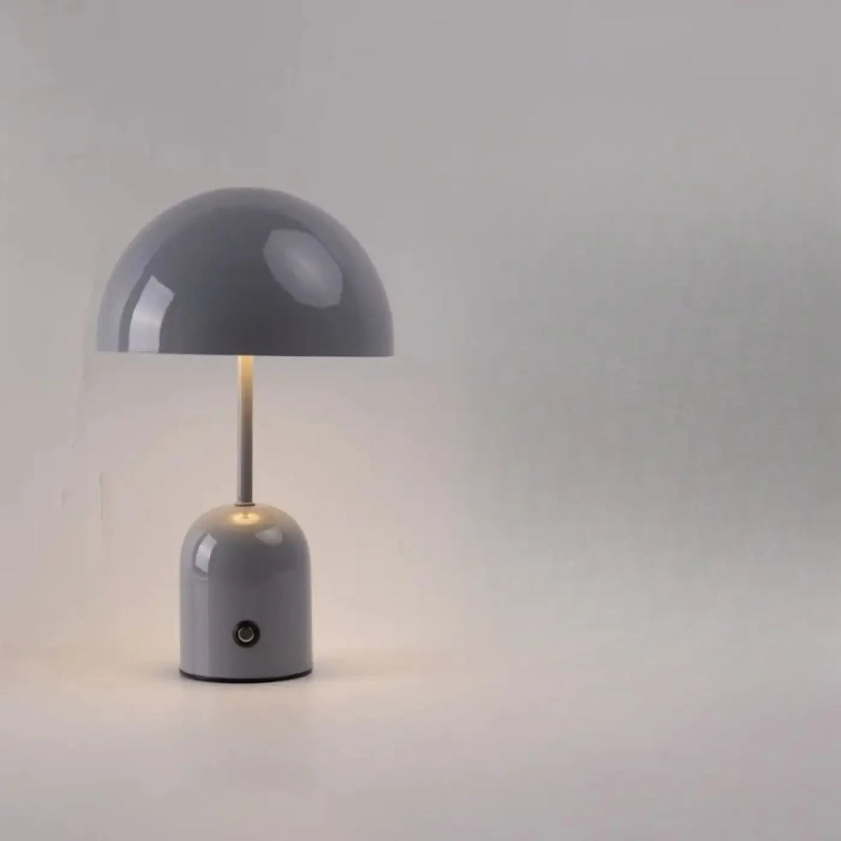 Lampe en métal à abat-jour demi-sphère, huit coloris, gris