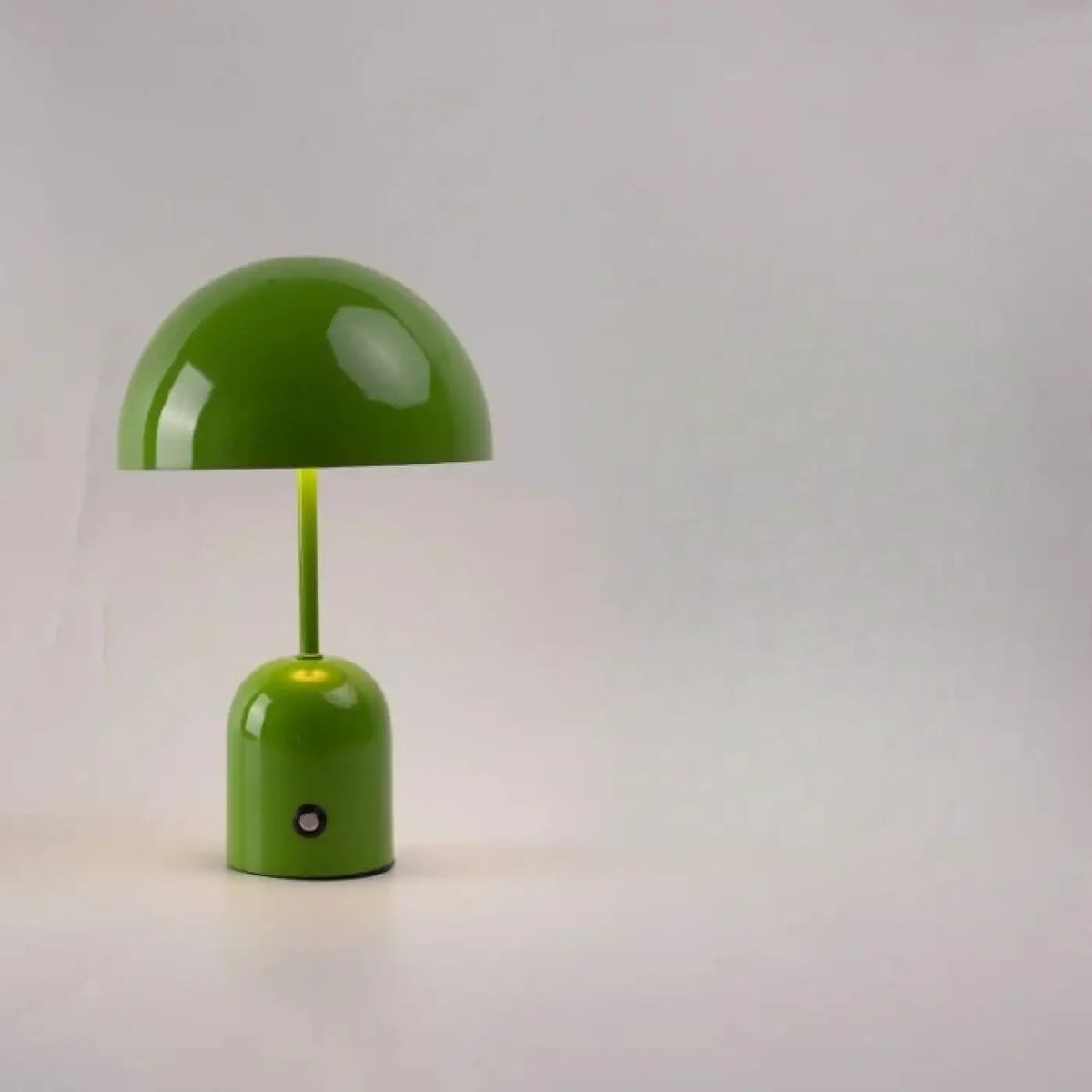 Lampe en métal à abat-jour demi-sphère, huit coloris, vert