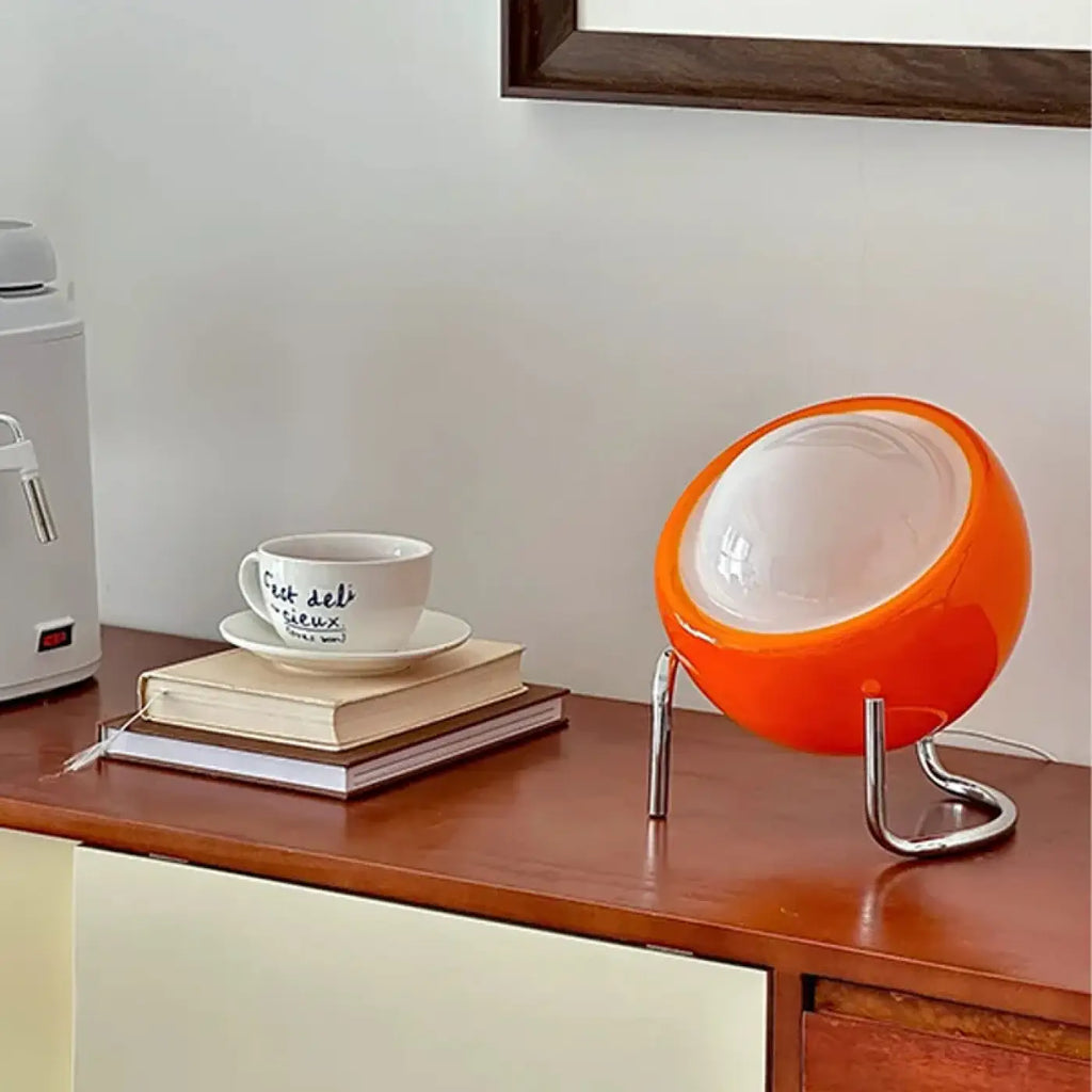 Lampe de table orange rétro, diffuseur opalin et pieds chromés
