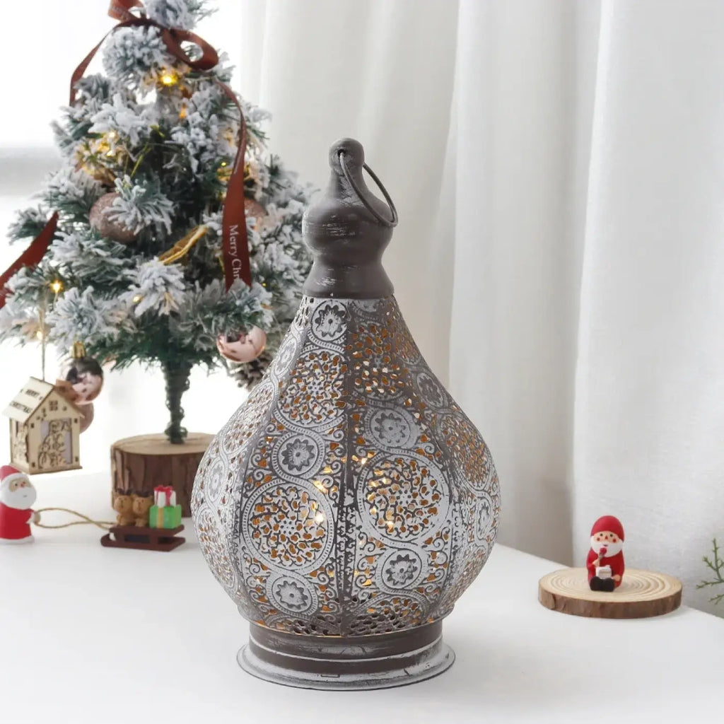 Lampe orientale en métal ajouré, style lanterne marocaine