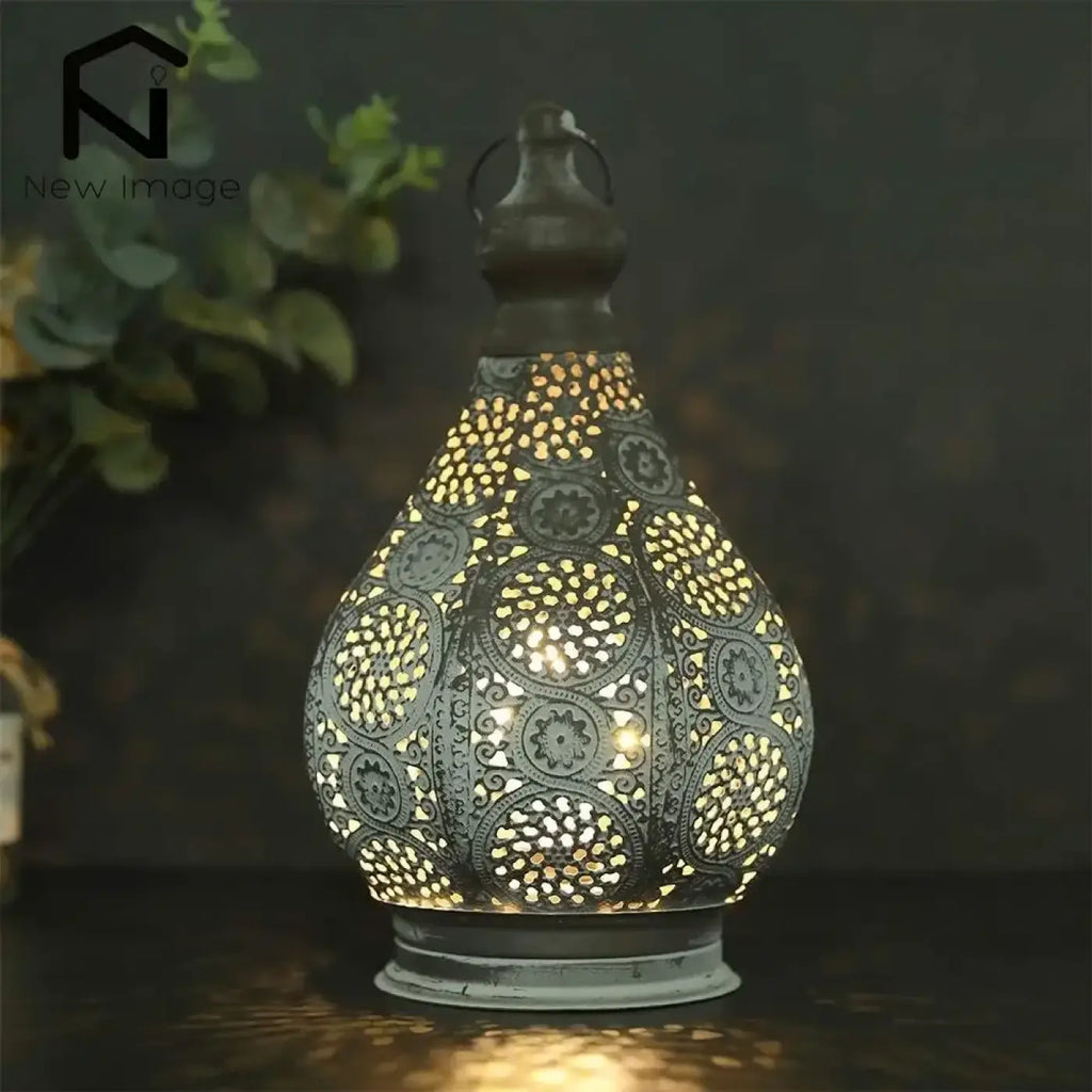 Lampe orientale en métal ajouré, style lanterne marocaine