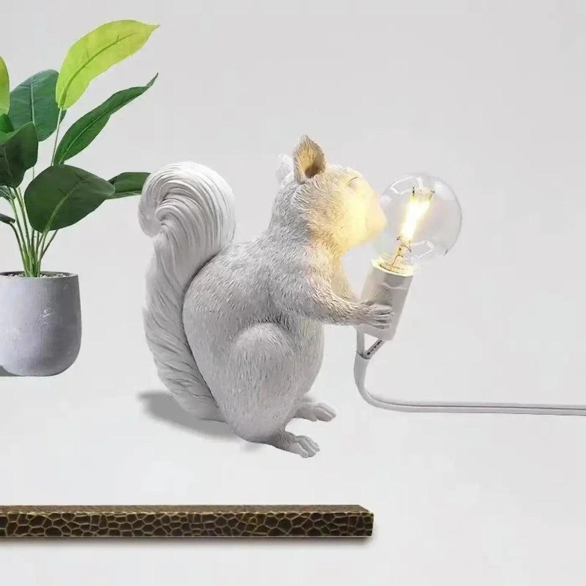 Lampe écureuil avec ampoule, noir, doré ou blanc