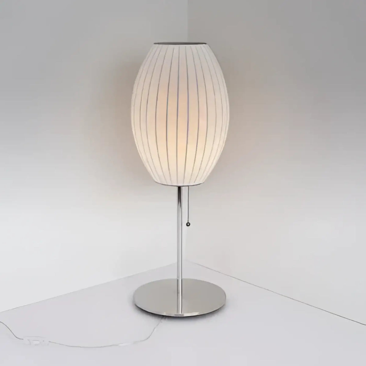 Lampe à poser à abat-jour ondulé et pied en métal, quatre modèles