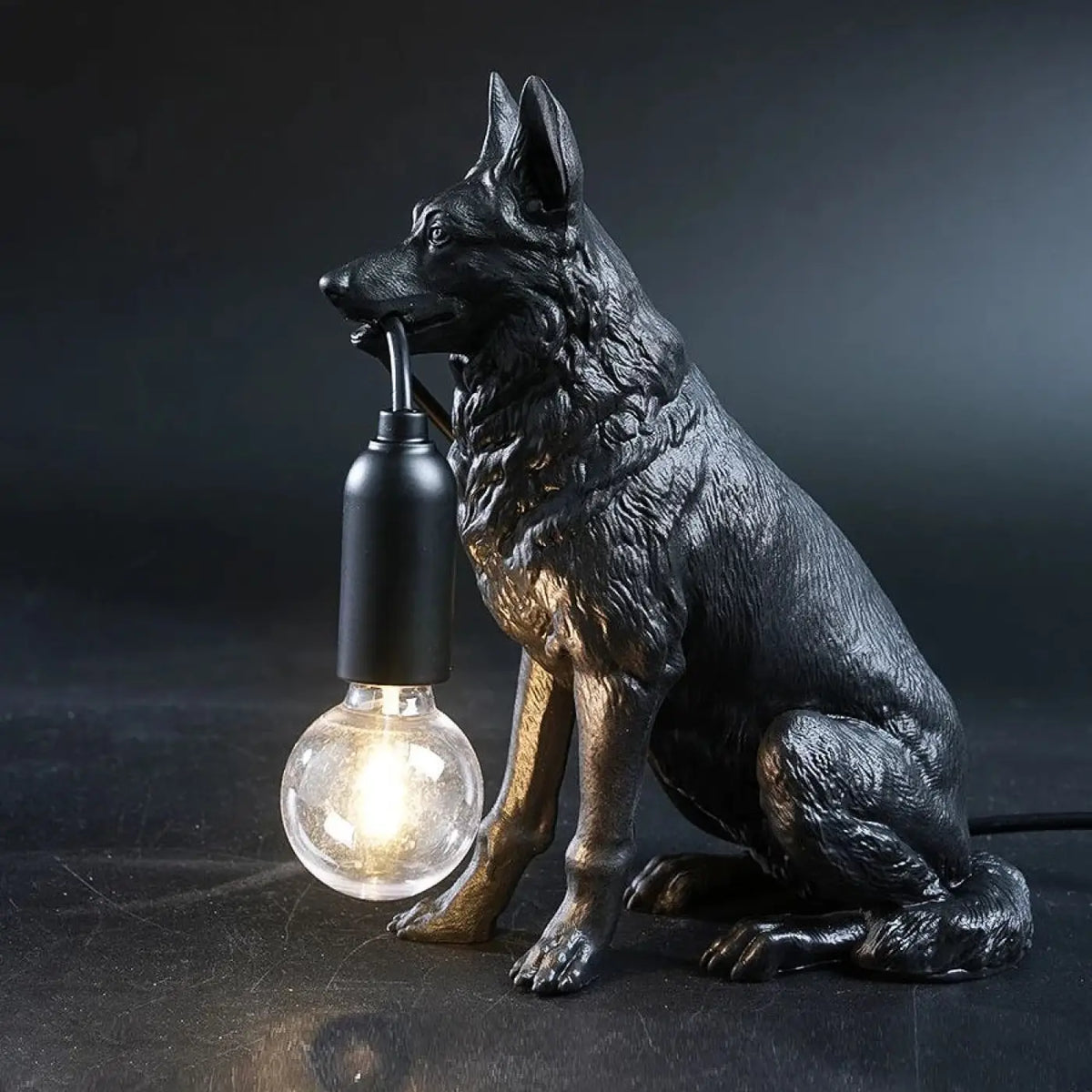 Lampe berger allemand, assis ou debout, blanc ou noir, noir