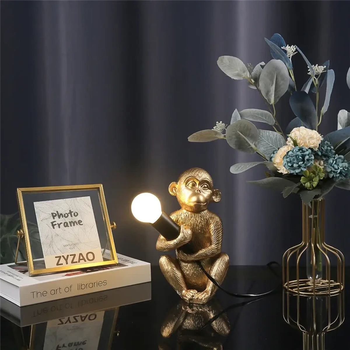 Lampe singe assis à lumière intégrée, blanc, doré ou noir