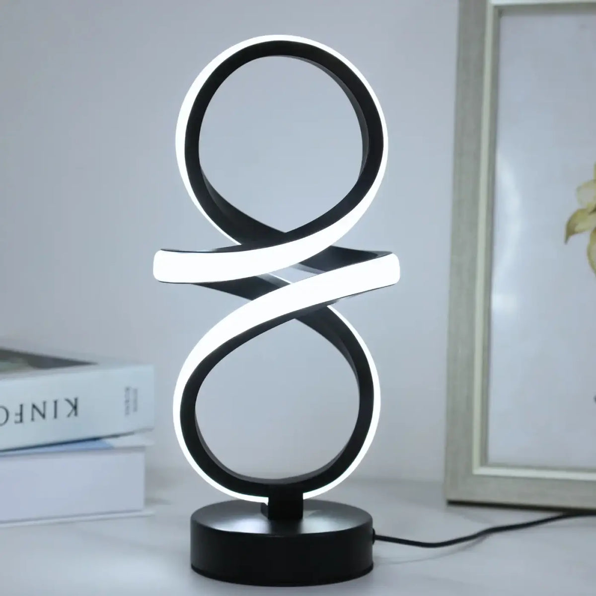 Lampe de table en spirale, base en métal