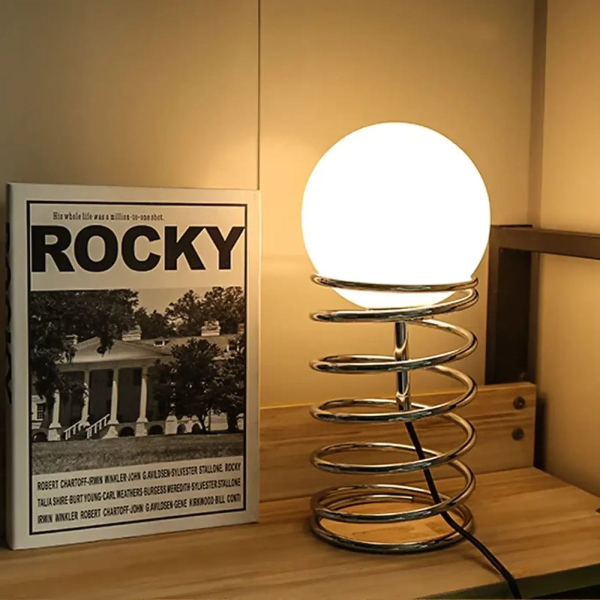 Lampe à poser au pied en spirale, cinq modèles