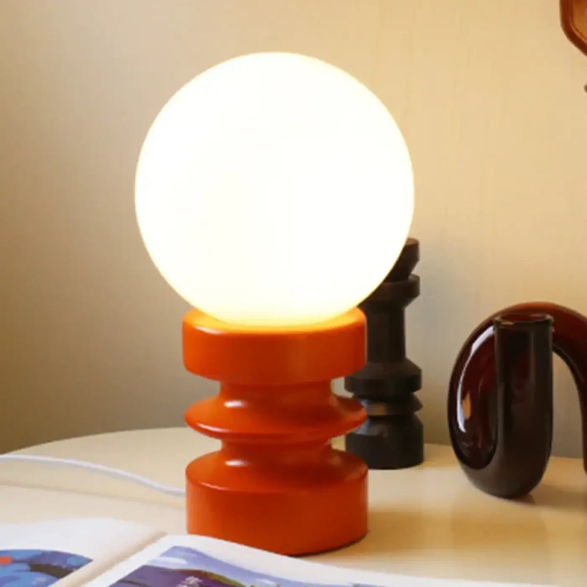 Lampe à poser au pied en spirale, cinq modèles