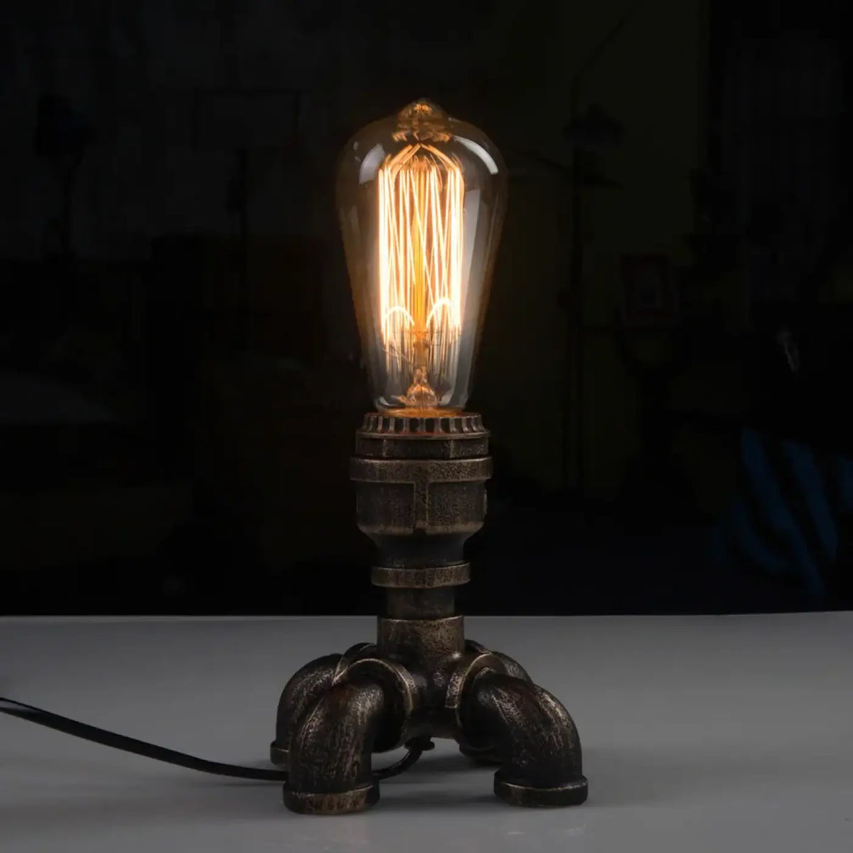 Lampe de table industrielle en métal, esprit atelier