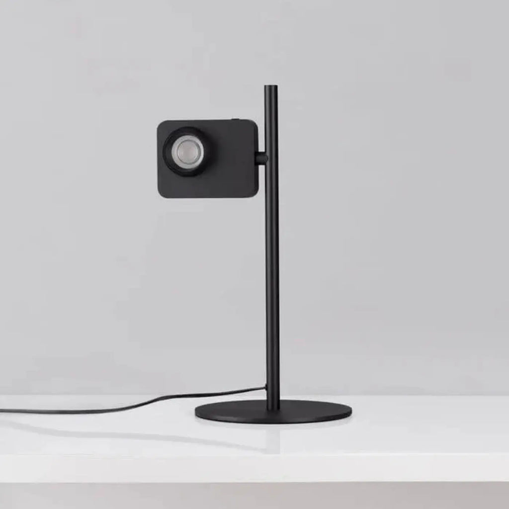 Lampe à poser à tige élancée et lumière dirigée, noire ou blanche, noir