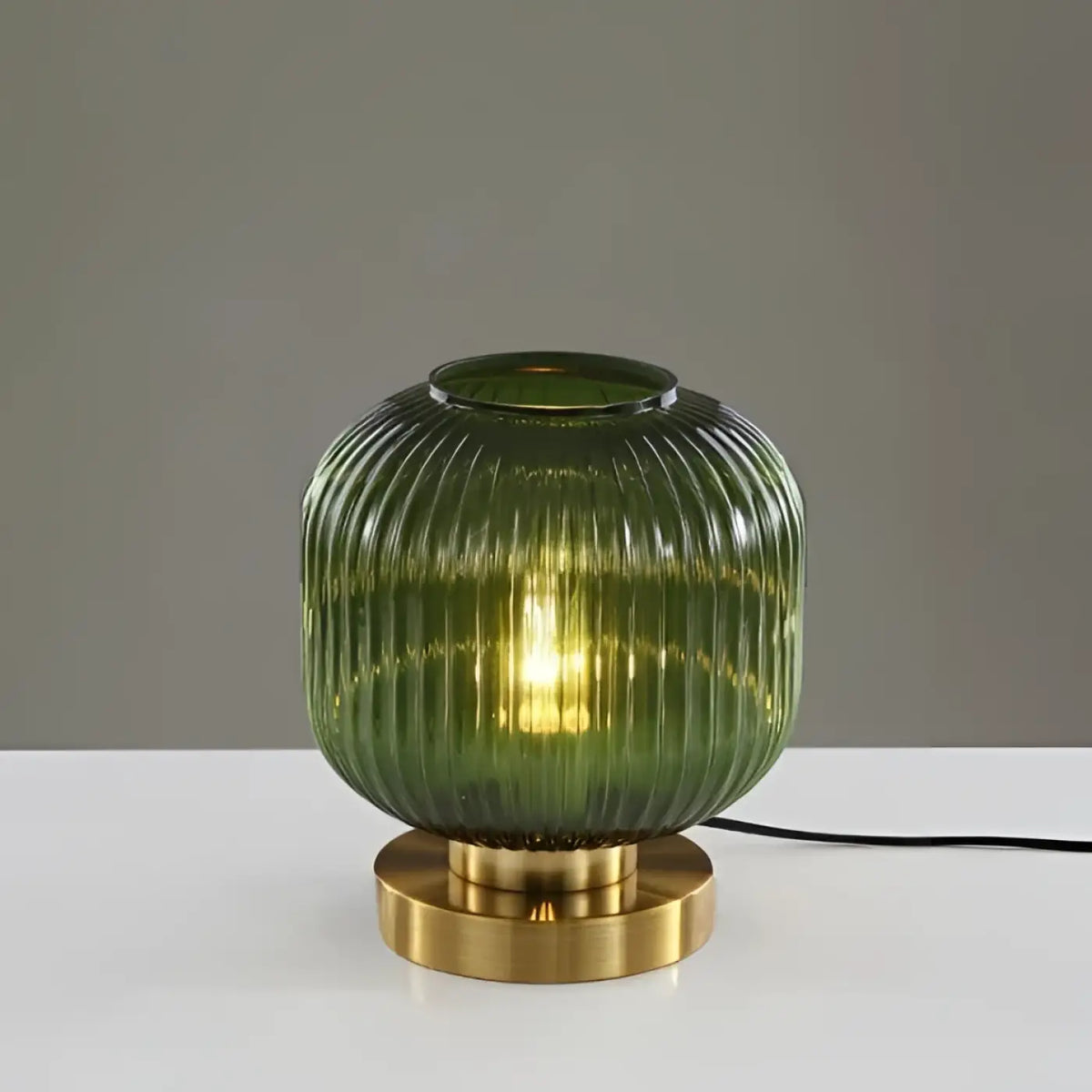 Lampe de table en verre sur base dorée, deux tailles, vert