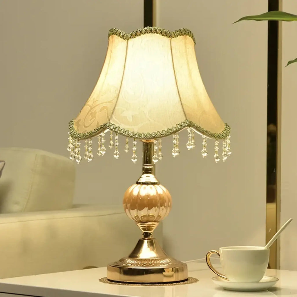 Lampe à poser vintage avec abat-jour en tissu, cinq modèles