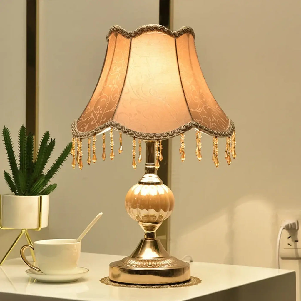 Lampe à poser vintage avec abat-jour en tissu, cinq modèles