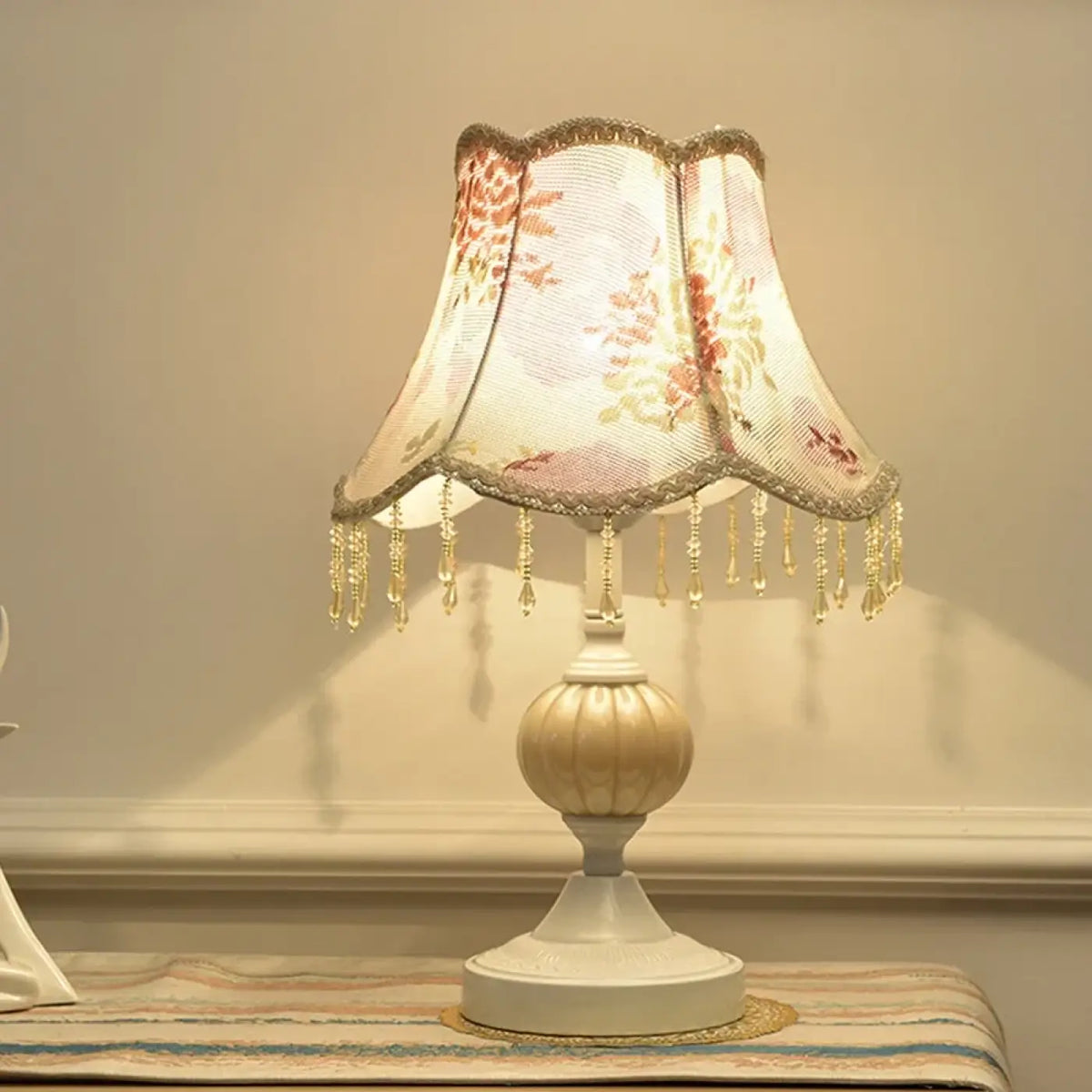Lampe à poser vintage avec abat-jour en tissu, cinq modèles