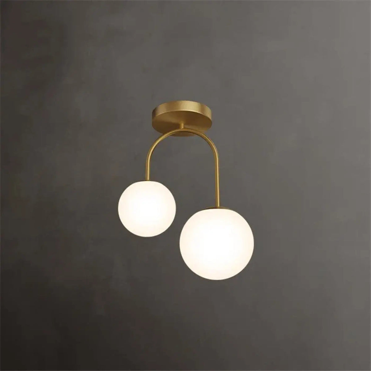 Plafonnier minimaliste et chic aux lignes simples