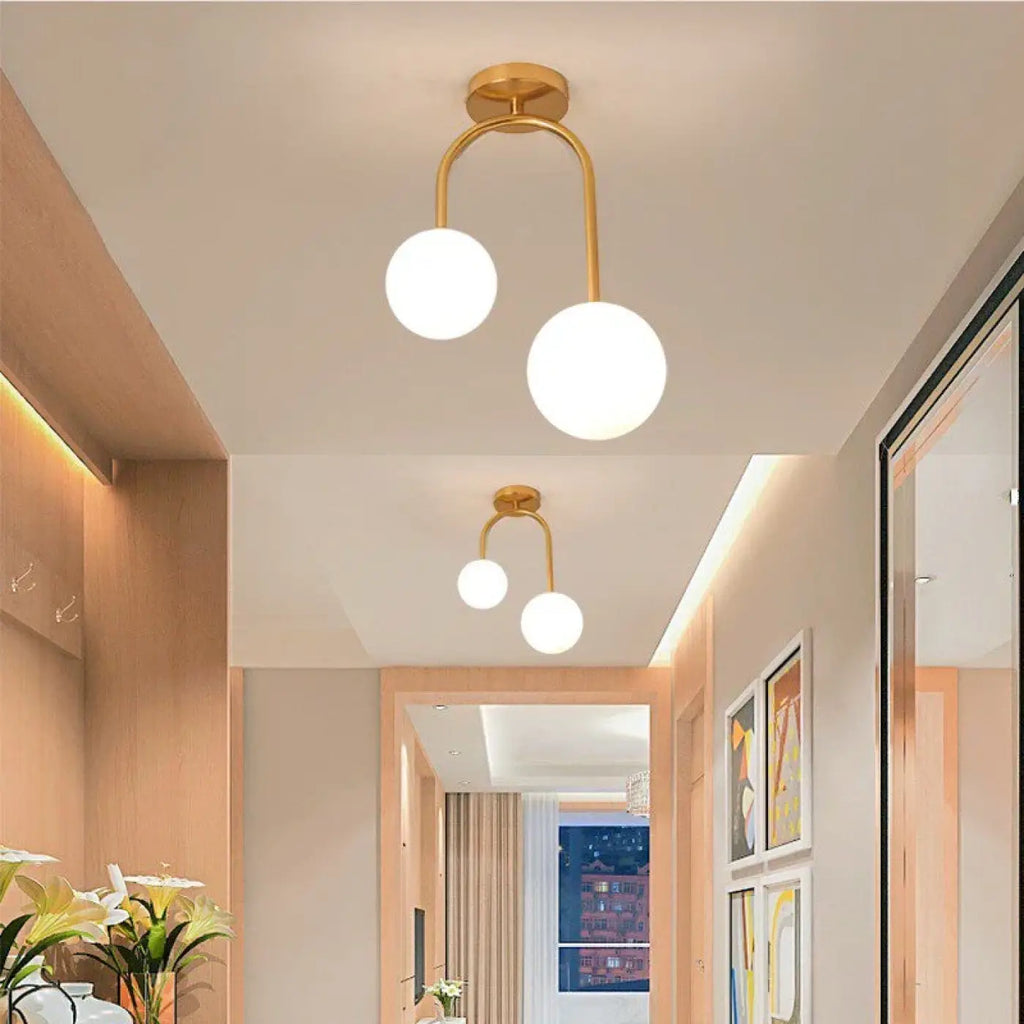 Plafonnier minimaliste et chic aux lignes simples