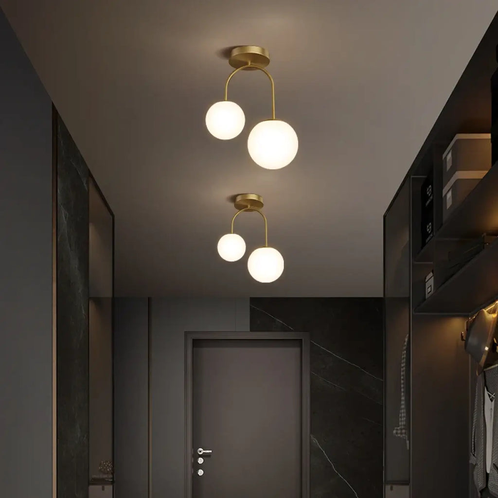 Plafonnier minimaliste et chic aux lignes simples