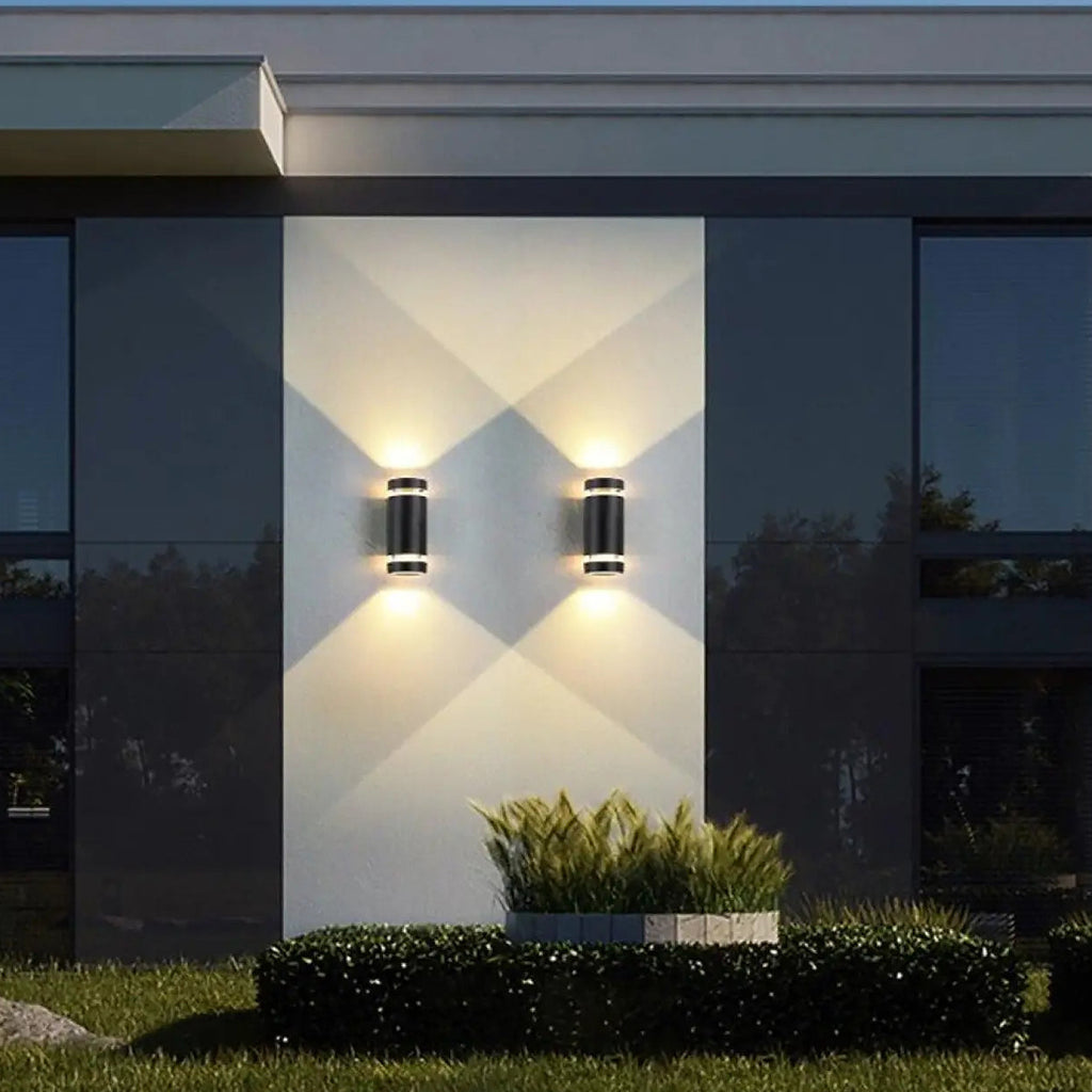 Applique extérieure cylindrique pour façade et entrée