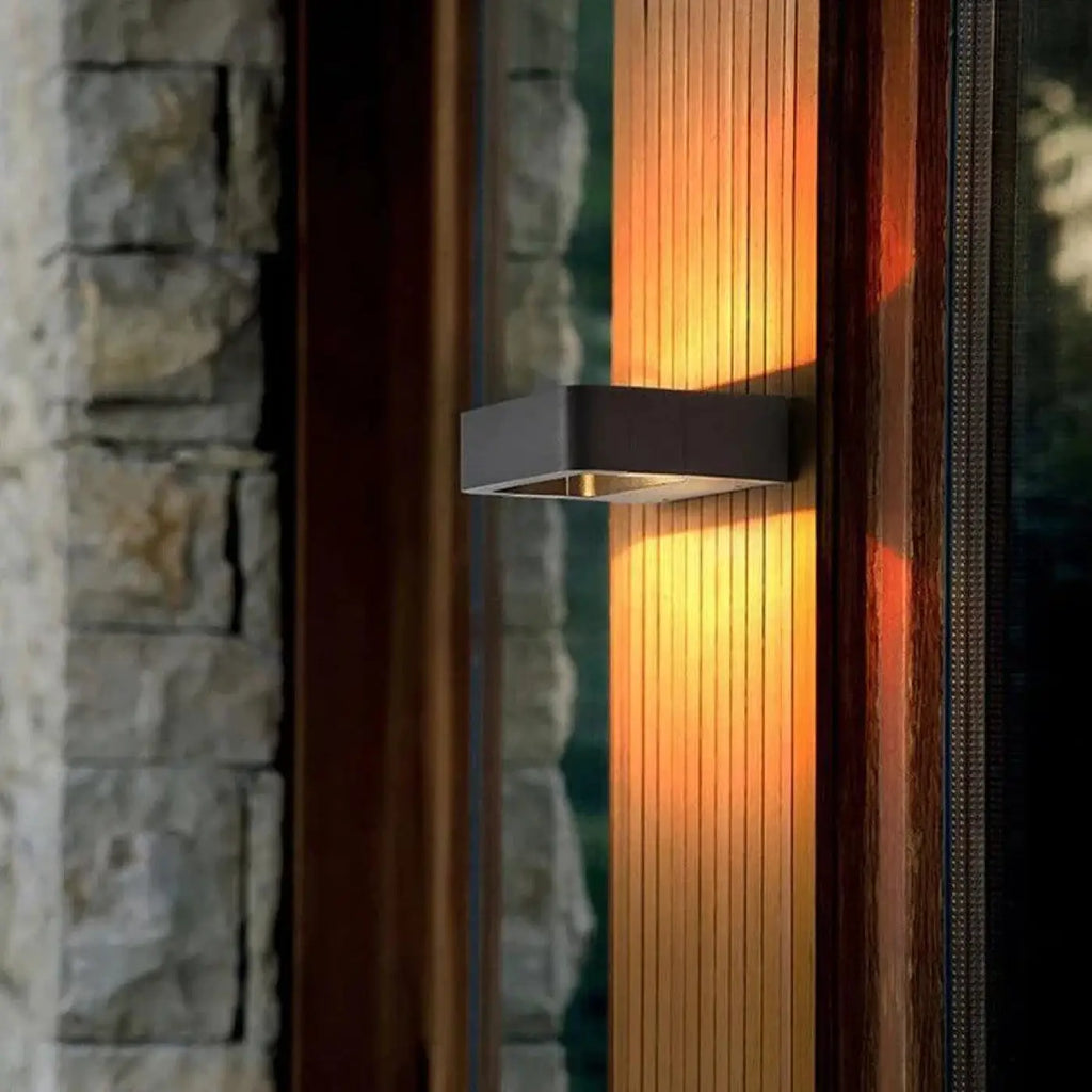 Applique extérieure élégante pour porte d'entrée