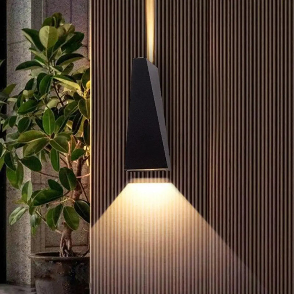 Luminaire extérieur pour les abords d'une piscine