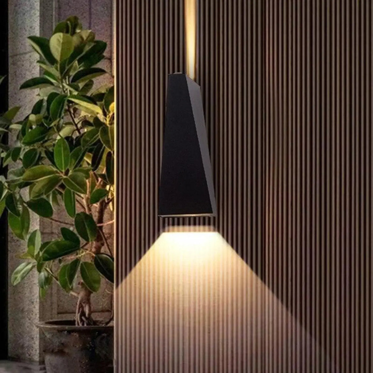 Luminaire extérieur pour les abords d'une piscine