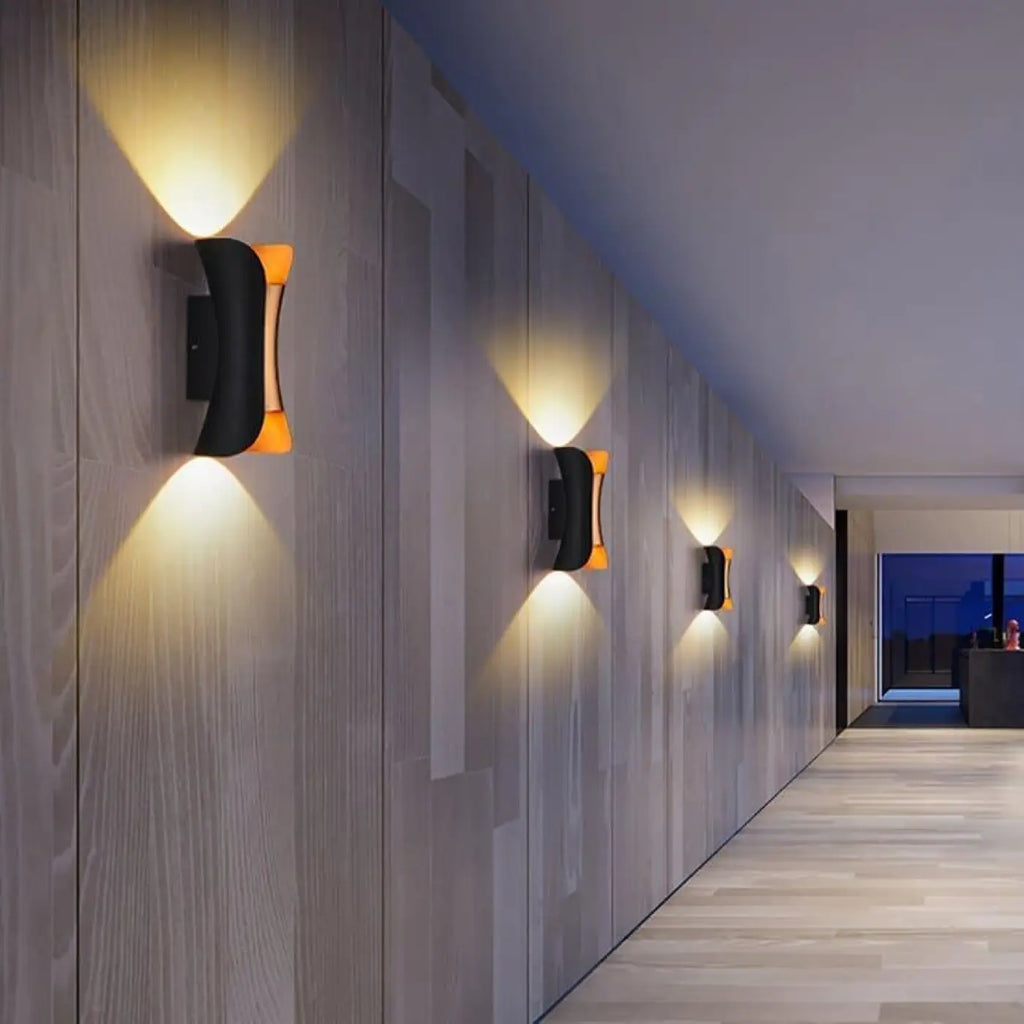Luminaire extérieur design, noir ou blanc avec intérieur contrasté