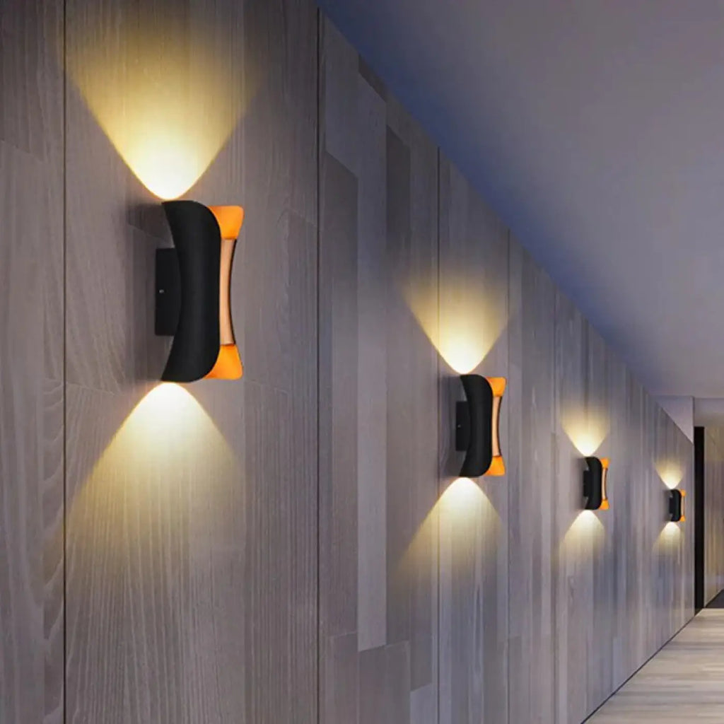 Luminaire extérieur design, noir ou blanc avec intérieur contrasté