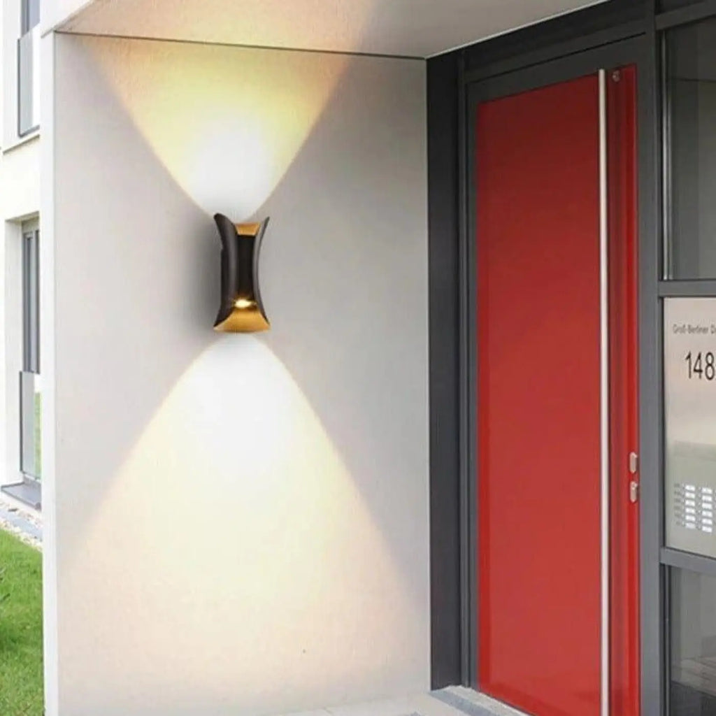 Luminaire extérieur design, noir ou blanc avec intérieur contrasté