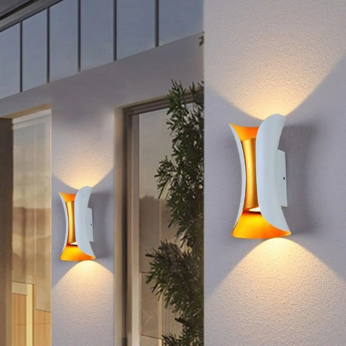 Luminaire extérieur design, noir ou blanc avec intérieur contrasté, blanc