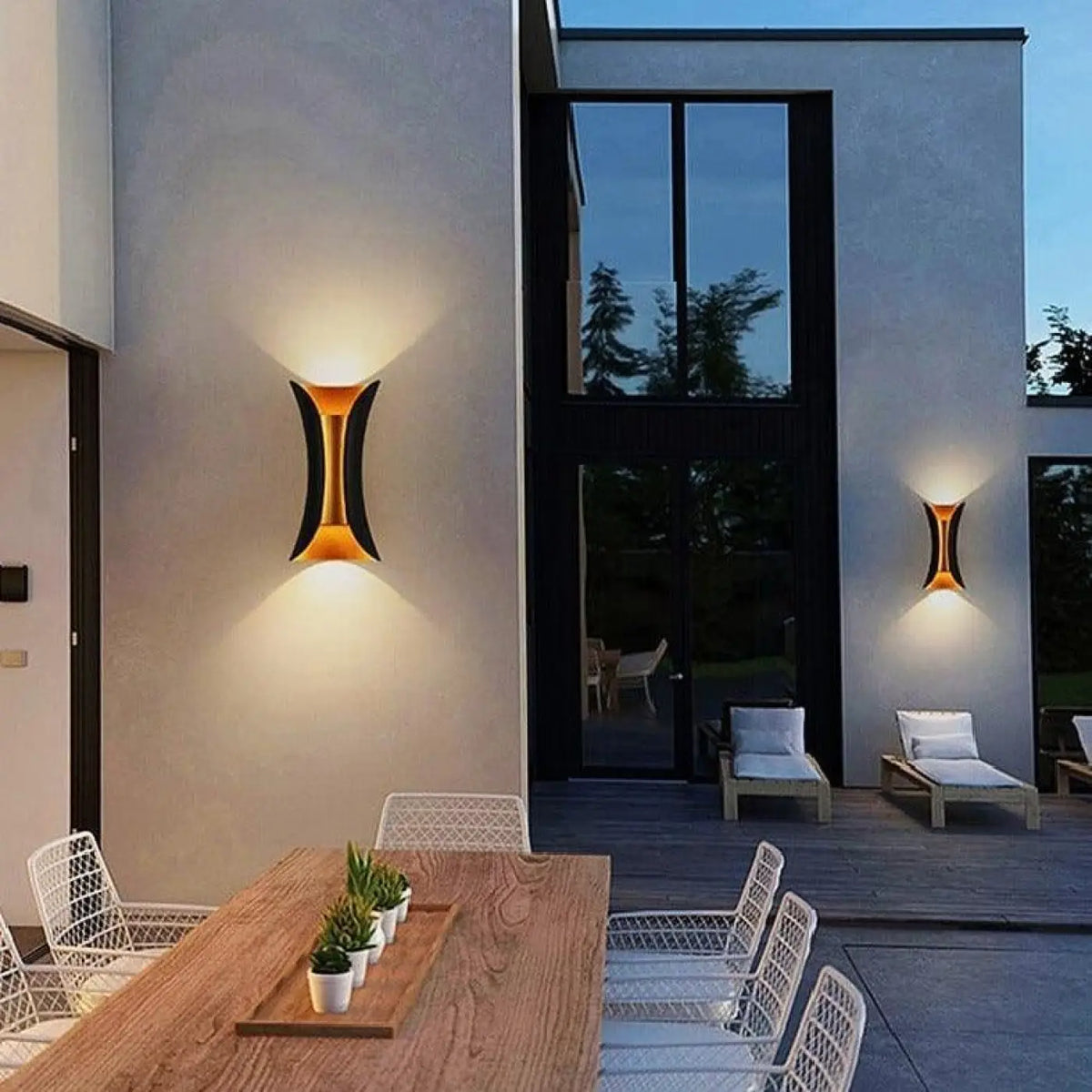 Luminaire extérieur design, noir ou blanc avec intérieur contrasté