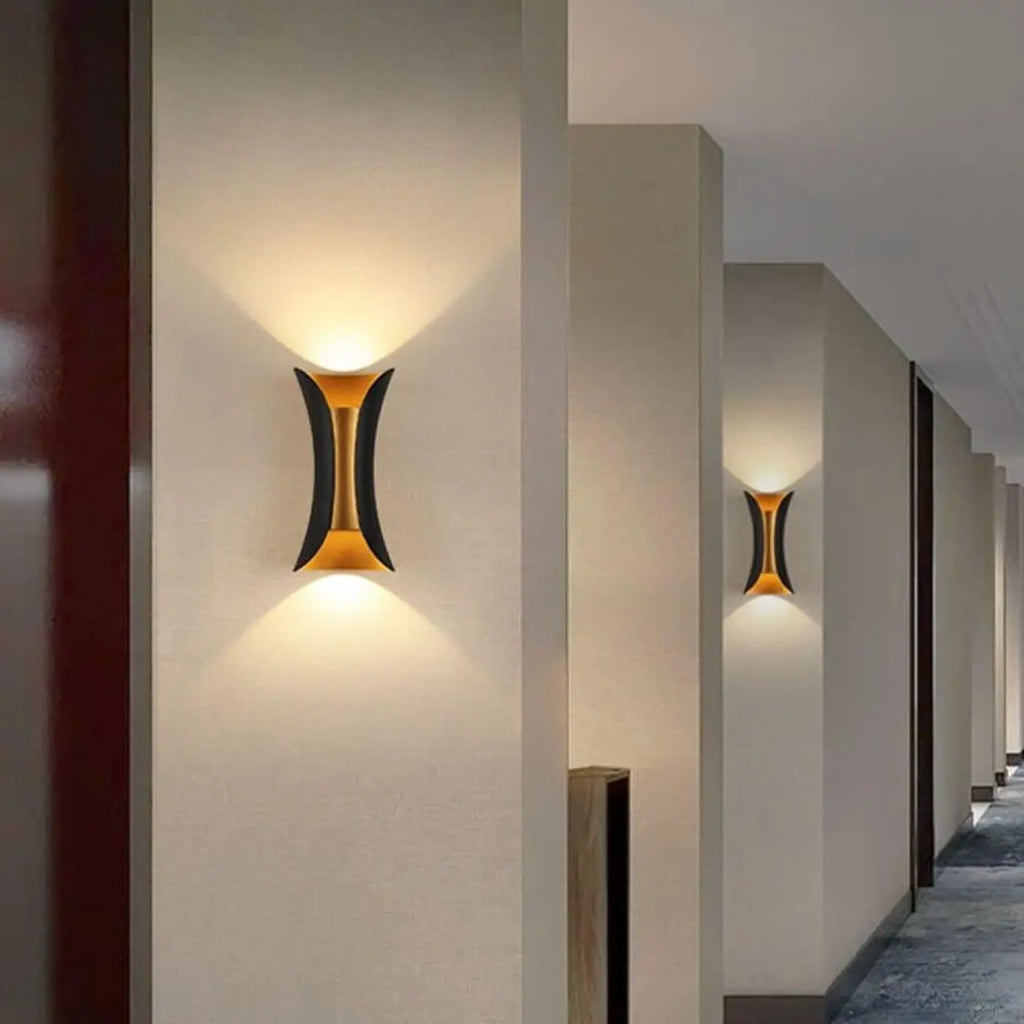 Luminaire extérieur design, noir ou blanc avec intérieur contrasté