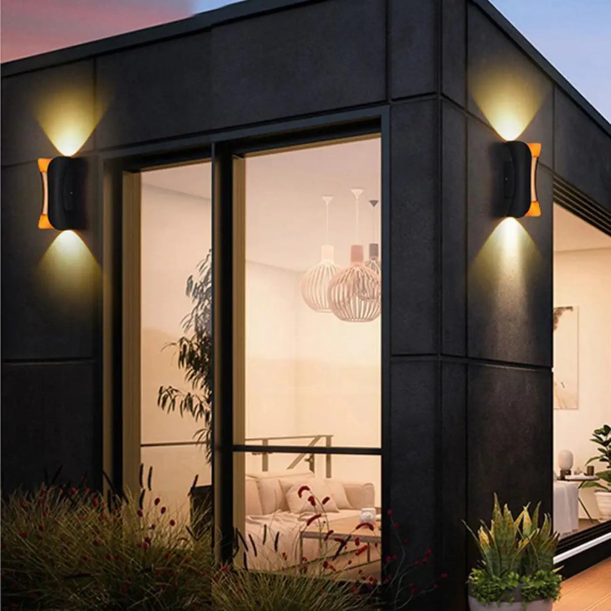 Luminaire extérieur design, noir ou blanc avec intérieur contrasté