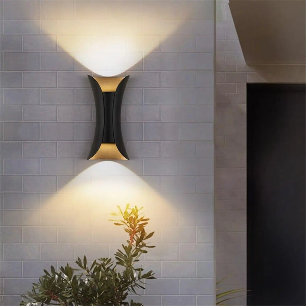 Luminaire extérieur design, noir ou blanc avec intérieur contrasté