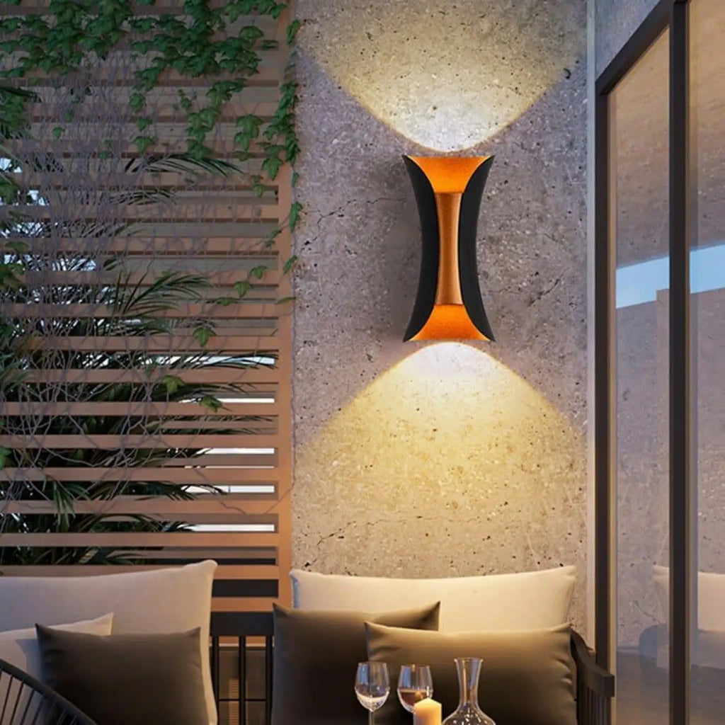 Luminaire extérieur design, noir ou blanc avec intérieur contrasté