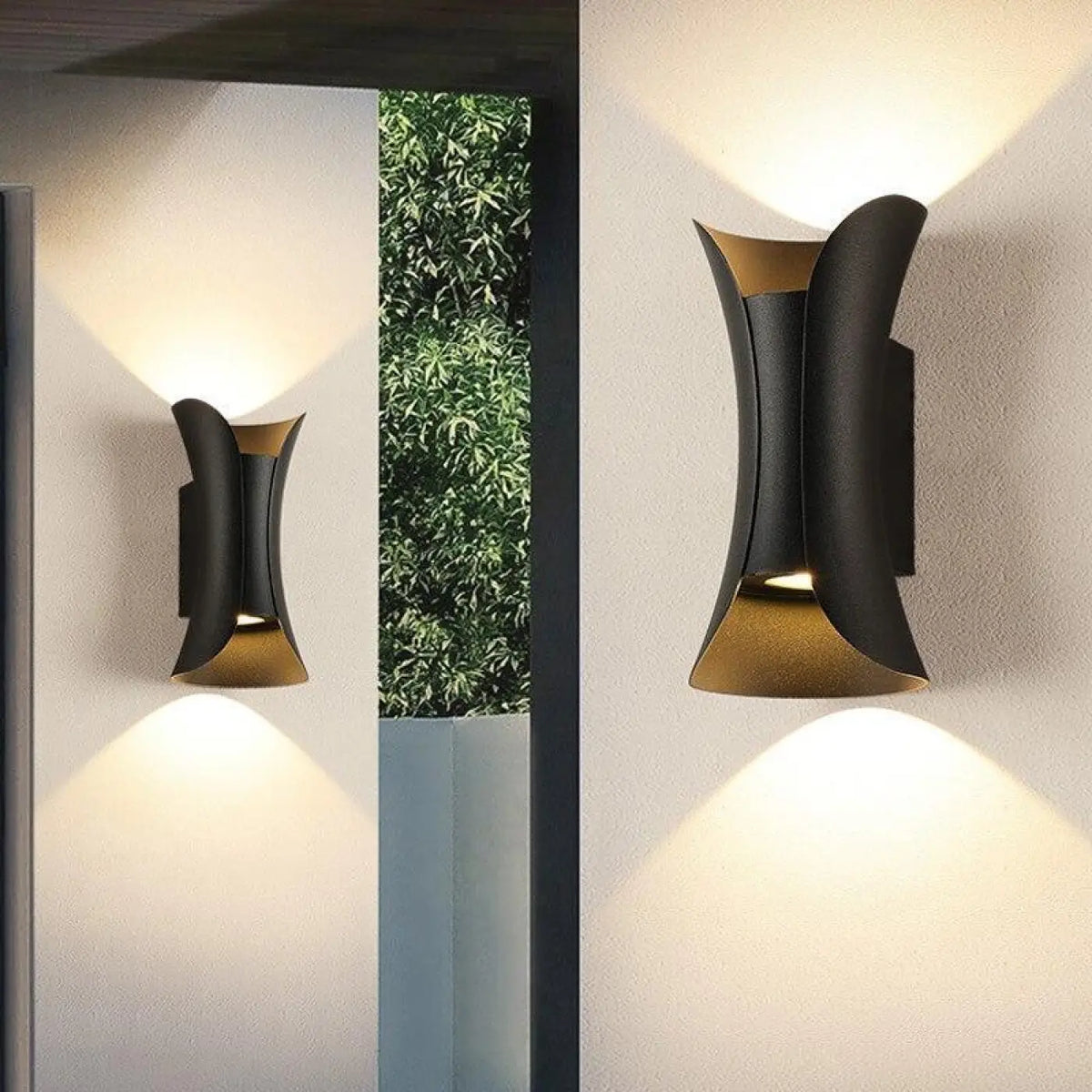 Luminaire extérieur design, noir ou blanc avec intérieur contrasté, noir