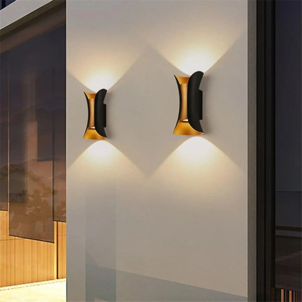 Luminaire extérieur design, noir ou blanc avec intérieur contrasté