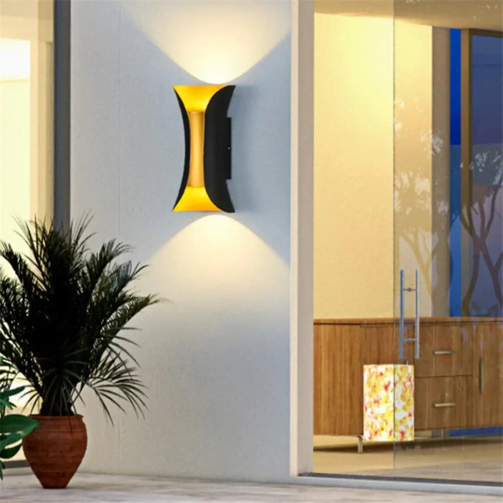 Luminaire extérieur design, noir ou blanc avec intérieur contrasté