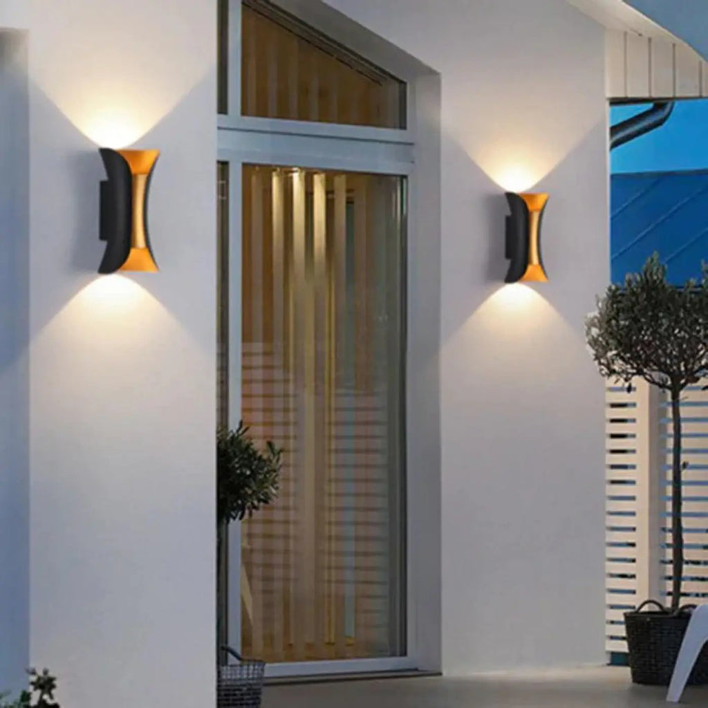 Luminaire extérieur design, noir ou blanc avec intérieur contrasté