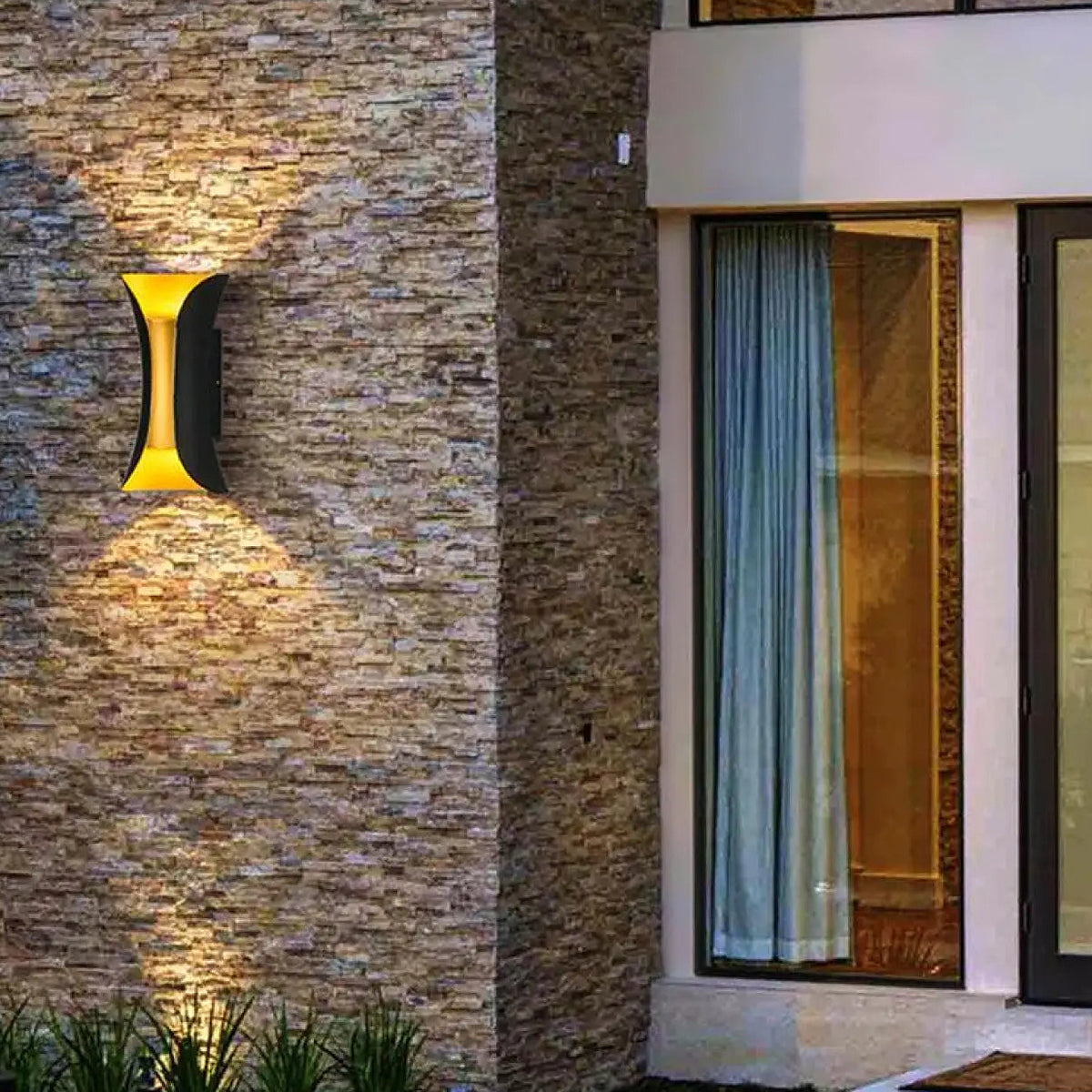 Luminaire extérieur design, noir ou blanc avec intérieur contrasté