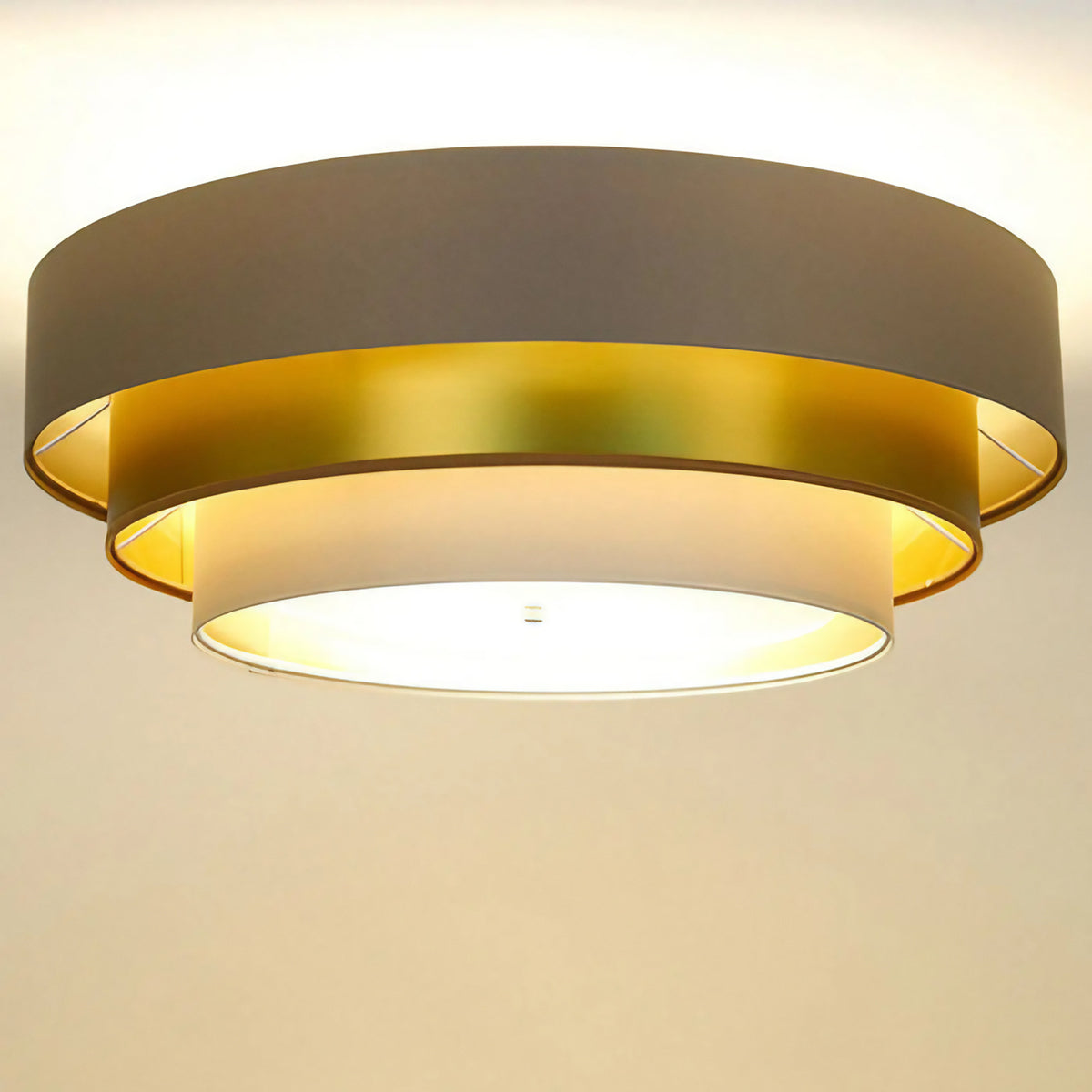 Plafonnier rond à trois abat-jours beige, crème et doré, 60 cm